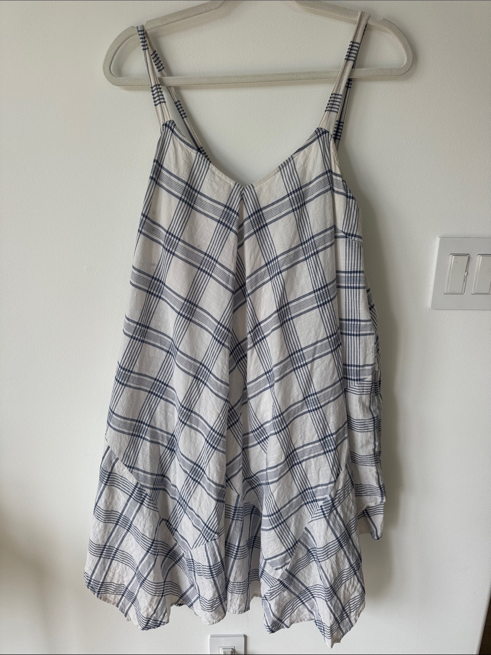 HOLDING HORSES White Top with Navy Plaid